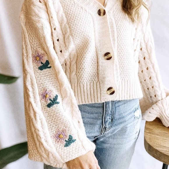 HYFVE Feminine Vintage Chic Ivory Cream Knitted Cardigan - Picture 2 of 4